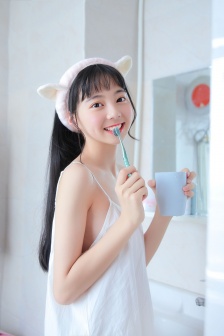美丽的小蜜蜂1